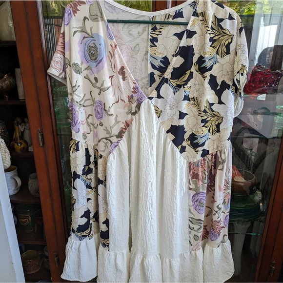 BUCKETLIST Dresses & Skirts - Beautiful Bucket List Flowy Tunic Size Medium EUC